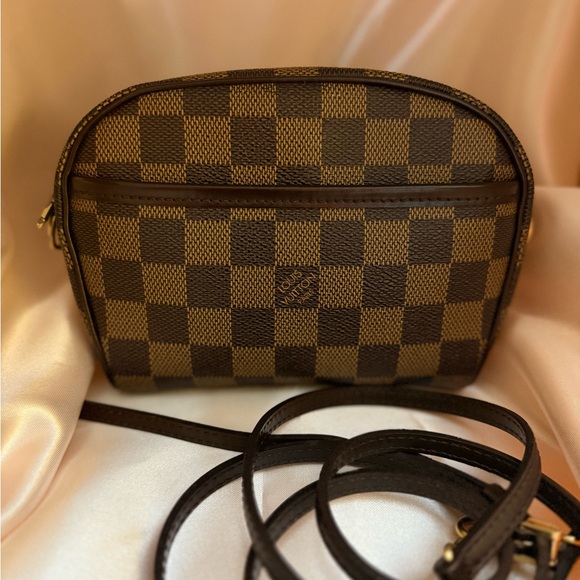 Louis Vuitton Brown Checkered Shoulder Bag - Picture 1 of 13